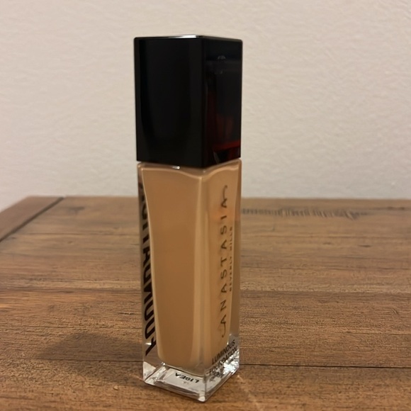 Anastasia Beverly Hills luminous foundation 310C - Picture 5 of 7